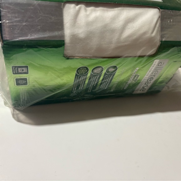 Crease Collection Green Mattress Cover - Picture 7 of 14